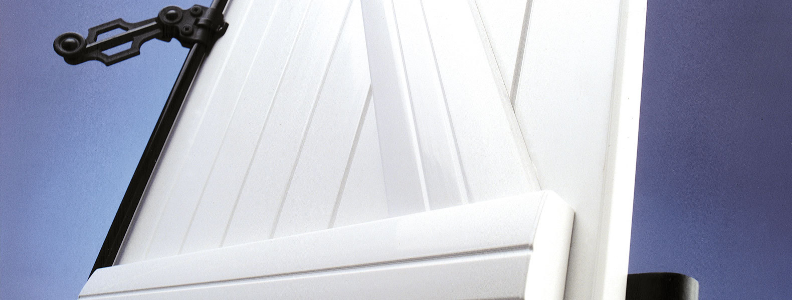 Volet battant en PVC blanc